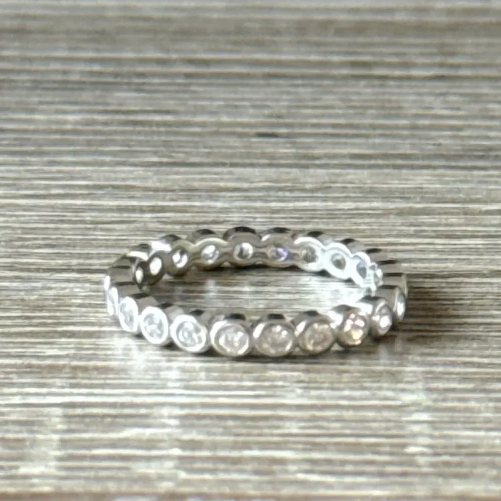 Bezel eternity ring N730 - Picture 6 of 8